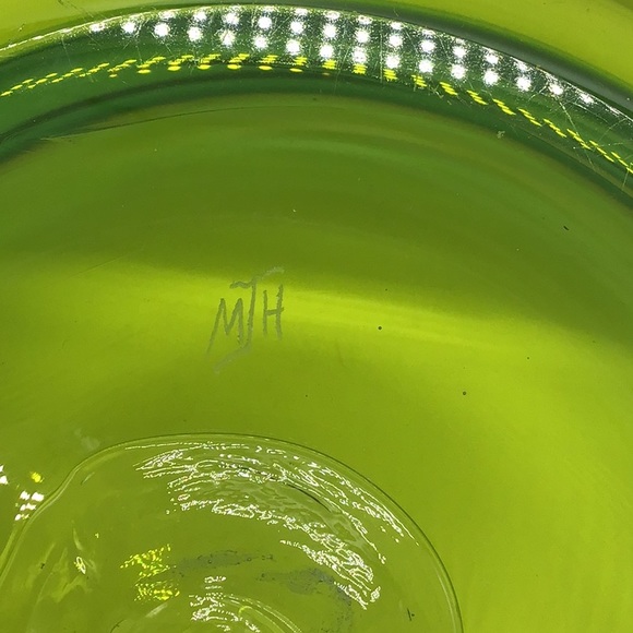 Large Studio Blown Glass Bowl - Picture 4 of 4